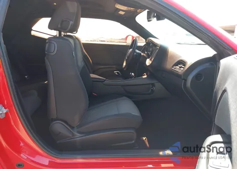 2016 Dodge Challenger Sxt z USA, uszkodzony, nr VIN 2C3CDZAG6GH137763